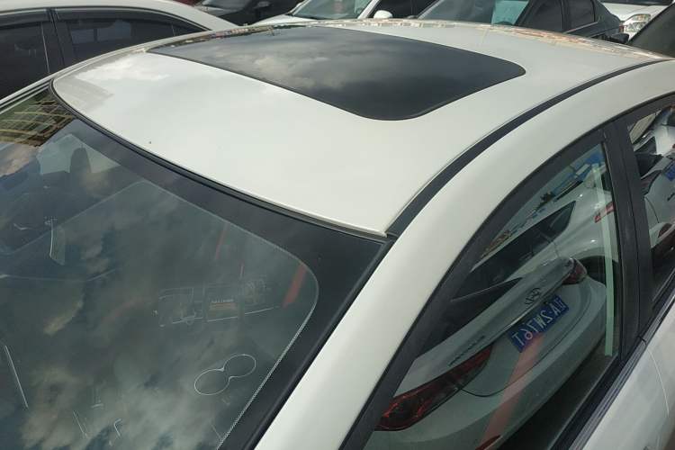 Used Venucia D60 2019 1.6L XL CVT Smart Connect Elite Edition
