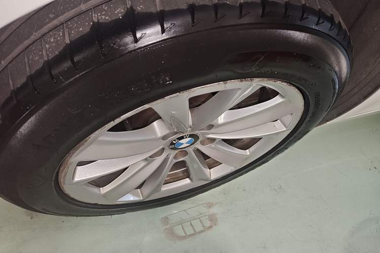 Used BMW 5 Series 2014 520Li Elegant Model
