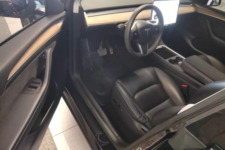 Used Tesla Model Y 2021 Long-Range All-Wheel-Drive Version 3D7