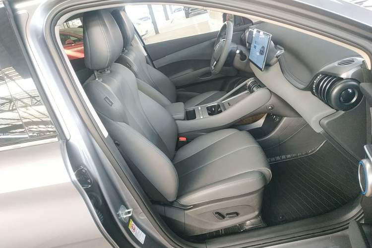 Used BYD Yuan PLUS 2025 Intelligent Driving Version 430 KM Beyond-Range Edition
