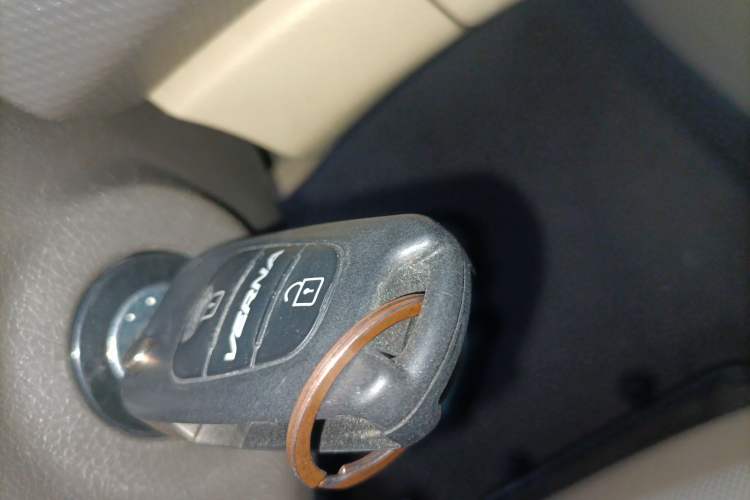 Used Hyundai Verna 2010 Sedan 1.4L Manual Comfort GS
