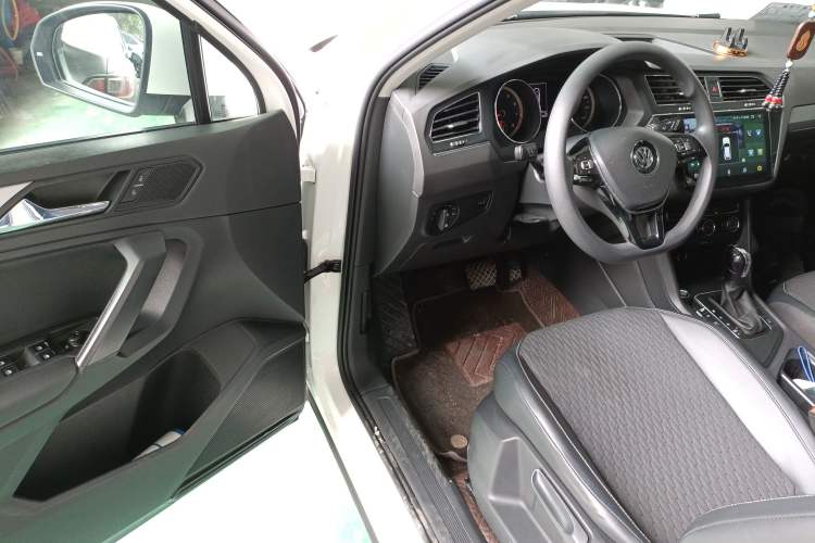 Used Volkswagen Tiguan L 2019 330TSI Automatic Two-Wheel Drive Luxury Edition China VI Standard
