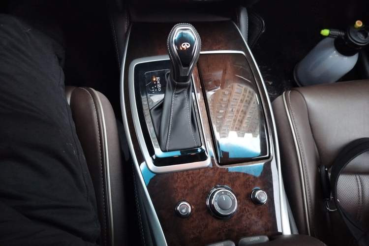 Used Infiniti QX60 2018 2.5 S/C Hybrid Two-Wheel-Drive Champion Family Edition
