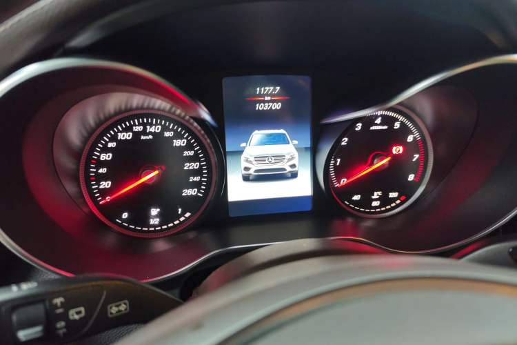 Used Mercedes-Benz GLC 2018 GLC 260 4MATIC Luxury Model
