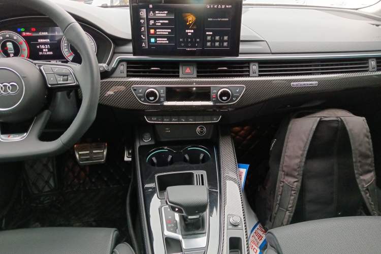 Used Audi A4L 2022 40 TFSI Luxury Dynamic Model
