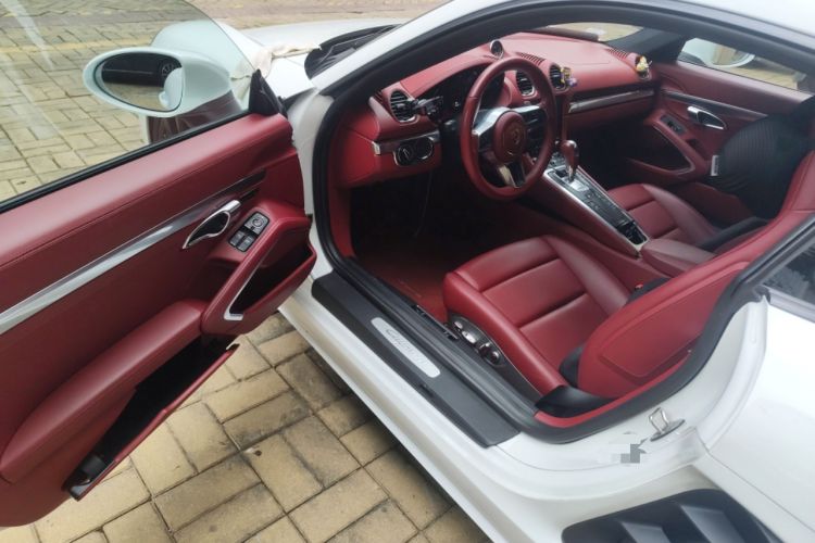 Used Porsche 718 2018 Cayman 2.0T
