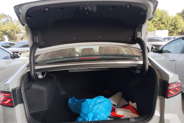 Used Chery Fengyun A8L 2025 1.5 TGDI 145 km Standard Version
