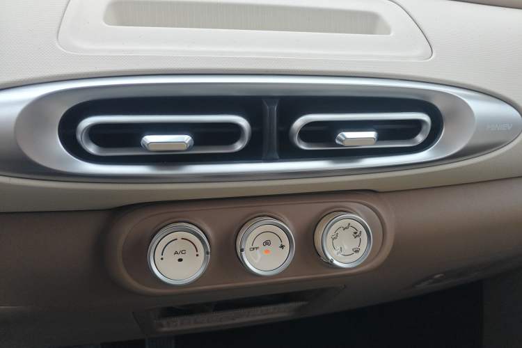 Used Wuling Hongguang MINIEV 2025 Four-Door Version Advanced Edition
