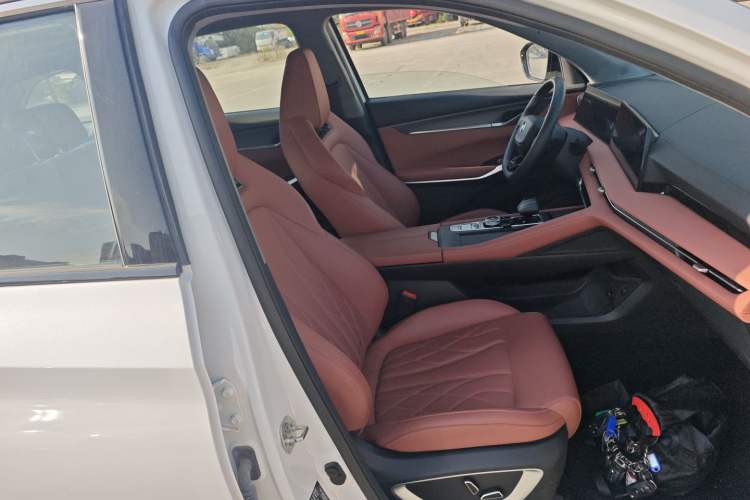 Used Changan CS75 PLUS 2024 3rd Generation Champion Edition 1.5T Intelligent Drive Dynamic Model
