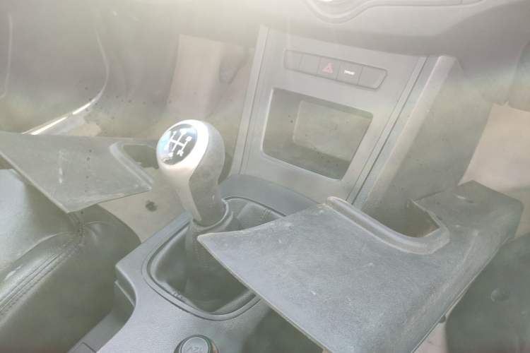 Used Roewe 350 2015 1.5L Manual Luxury Sunroof Edition
