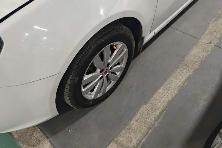 Used Roewe 350 2015 1.5L Automatic Luxury Sunroof Edition
