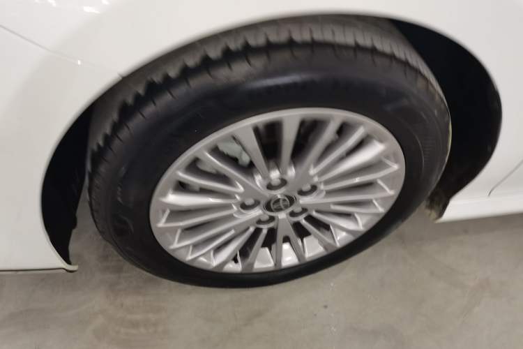 Used Toyota Camry 2024 Dual-Motor 2.0 HGVP Luxury Edition
