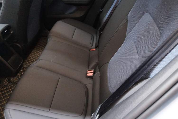 Used Volvo EX30 2025 Rear-Drive Long-Range Plus Model
