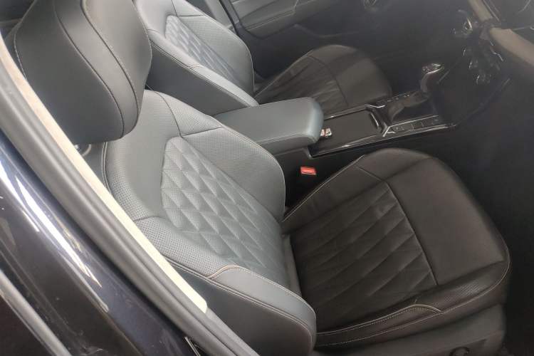 Used Volkswagen Passat 2019 330TSI Luxury Edition China VI Standard
