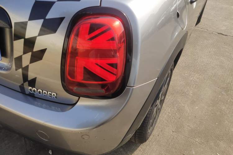 Used  MINI 2018 1.5T COOPER Classic Edition Five-Door Version
