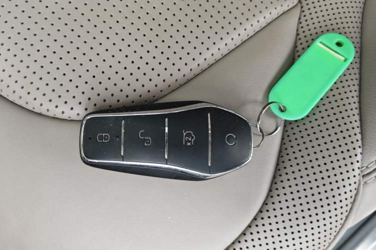 Used BYD Han 2024 EV Glory Edition 610 km All-Wheel Drive "Tian Shen Zhi Jia" Intelligent Driving Model