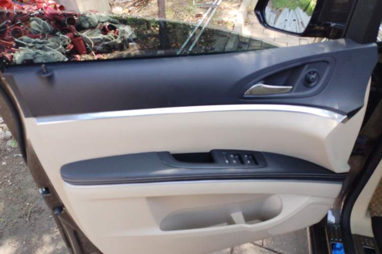 Used Buick GL8 2023 Facelifted Land Cruiser Executive Luxury Version
