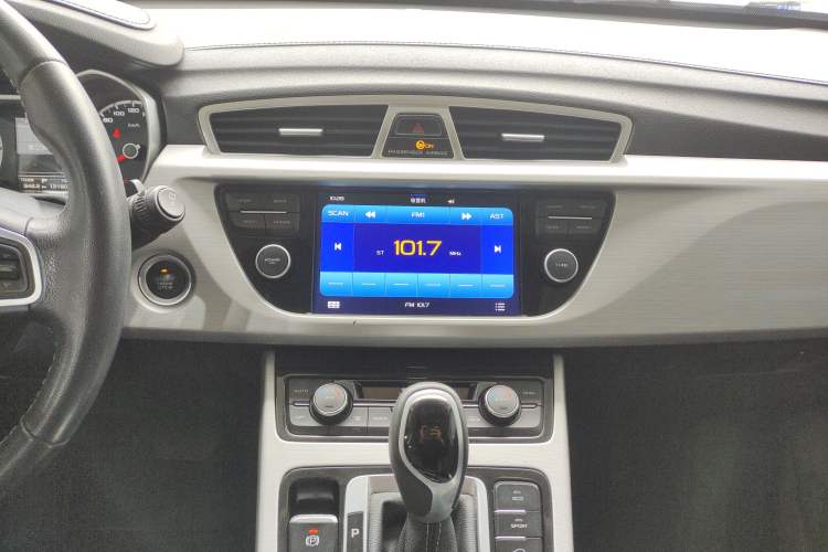 Used Geely Auto Emgrand X7 Sport 2016 1.8TD Automatic ZhiShang Model
