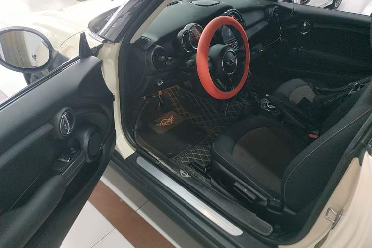 Used  MINI 2014 1.2T ONE
