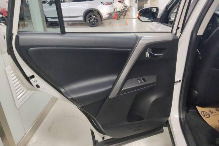 Used Toyota RAV4 2016 2.0L CVT 4x4 New Edition China V Standard
