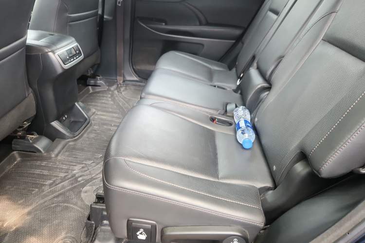 Used Toyota Highlander 2018 2.0T Four-Wheel Drive Luxury Edition 7 Seats China V Emission Standard
