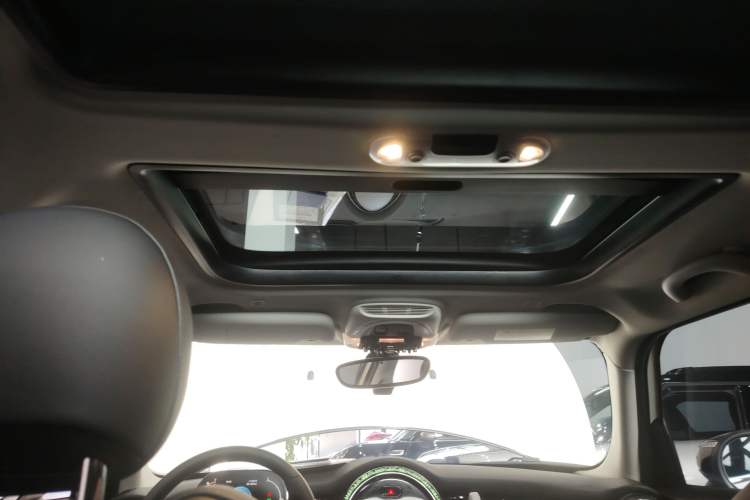 Used  MINI 2022 Updated 1.5T COOPER Classic Edition Five-Door Version
