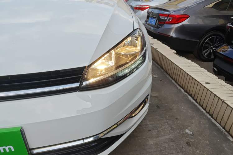 Used Volkswagen Golf 2018 230TSI Automatic Luxury Version