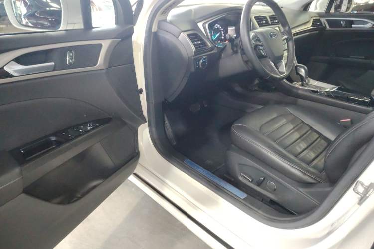 Used Ford Mondeo 2013 2.0L GTDi 200 Luxury Model
