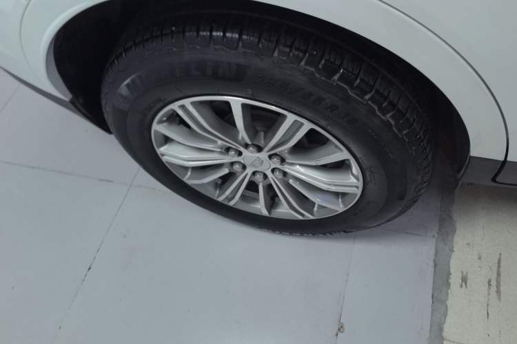 Used Cadillac XT5 2018 25T Luxury Model
