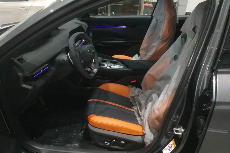 Used Changan UNI-V 2025 1.5T 500Bar Prestige Sporty Version