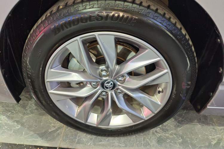 Used Toyota Avalon 2019 Dual-Engine 2.5L Luxury Edition China VI Standard