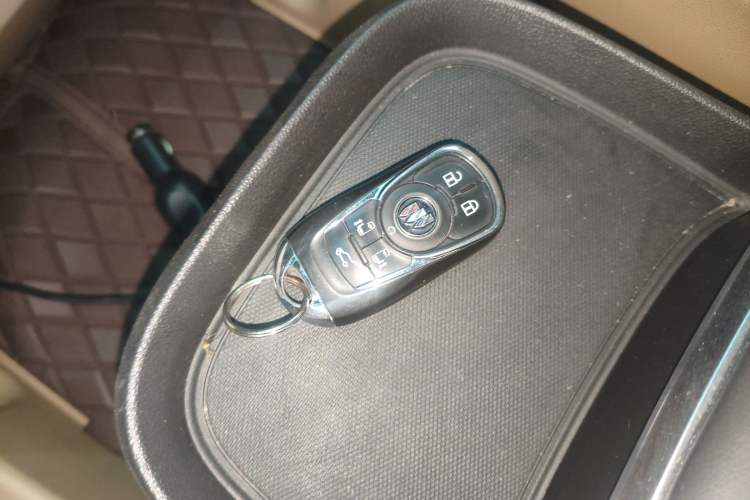 Used Buick GL8 2021 ES Landtrek 653T Luxury Model
