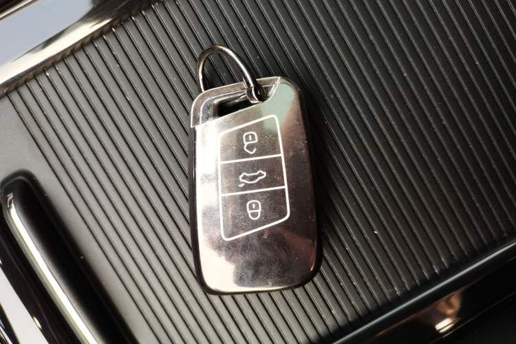 Used Volkswagen Passat 2019 330TSI Luxury Edition China VI Standard
