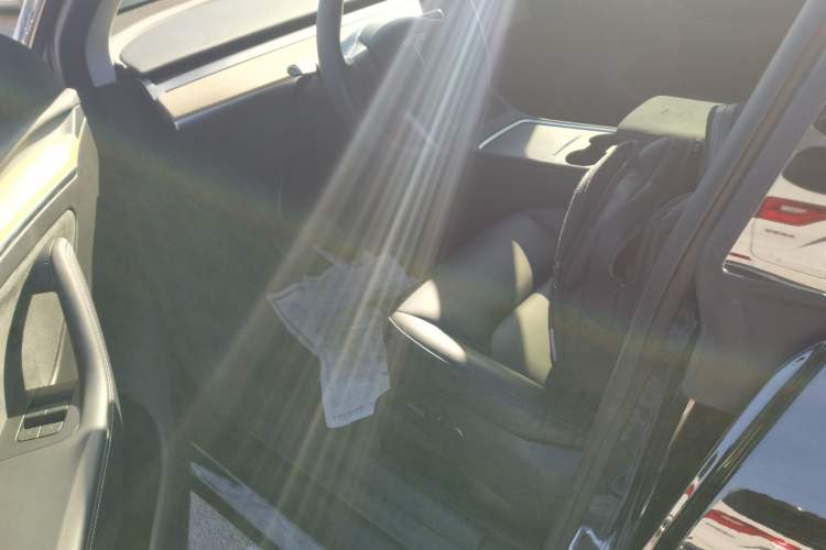 Used Tesla Model Y 2023 Long-Range All-Wheel-Drive Version
