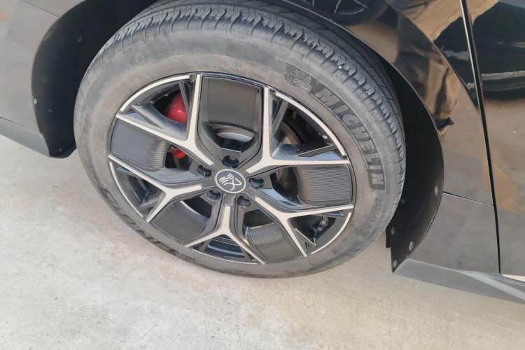 Used BYD Han 2024 EV Glory Edition 715KM Front-Wheel-Drive Flagship Model
