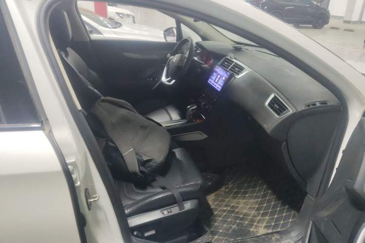 Used  6 2014 1.6T Luxury Edition THP200