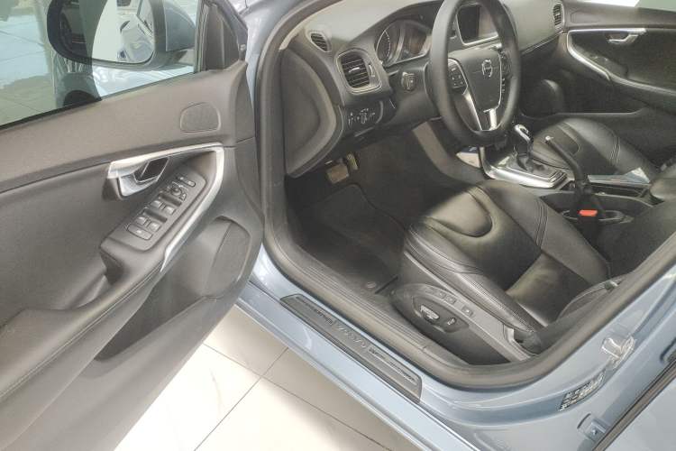 Used Volvo V40 2018 T3 Zhiyi Edition