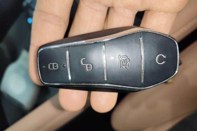 Used BYD Song L EV 2025 Intelligent Driving Version 662 km LiDAR Excellence Edition
