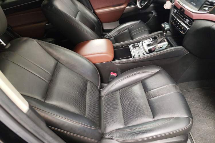 Used GAC Trumpchi GS8 2017 320T Two-Wheel Drive Luxury Smart Connectivity Version (7 Seats)