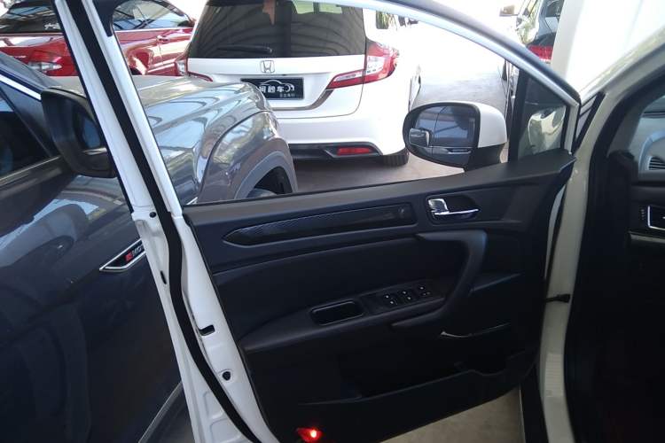 Used  Refine S3 2017 1.6L CVT Luxury Smart Model
