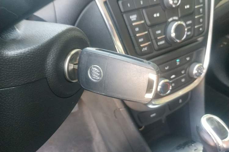 Used Buick Encore 2015 1.4T Automatic Two-Wheel Drive Urban Elite Version
