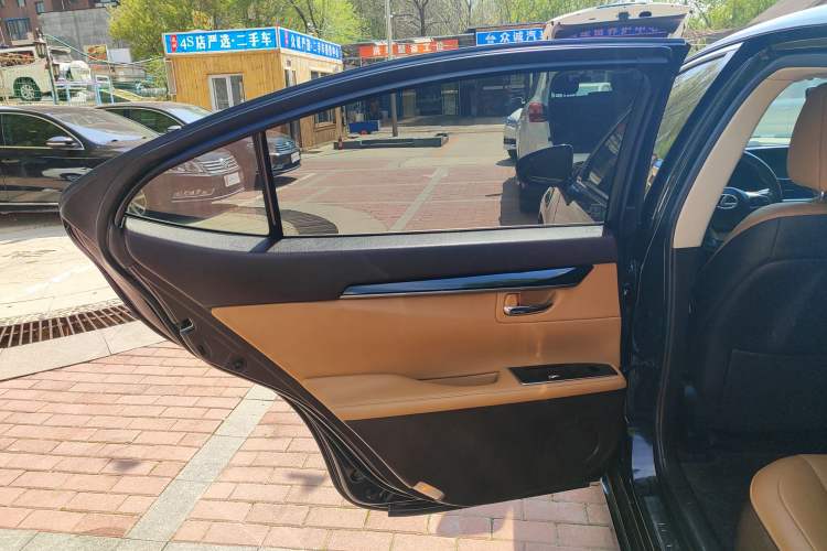 Used Lexus ES 2016 200 Midnight Special Limited Edition
