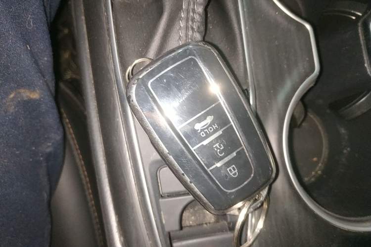 Used Toyota Camry 2021 2.0G Luxury Edition
