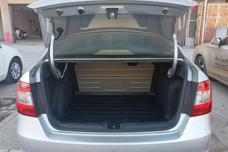 Used Skoda Rapid 2015 1.6L Automatic Smart Selection Model