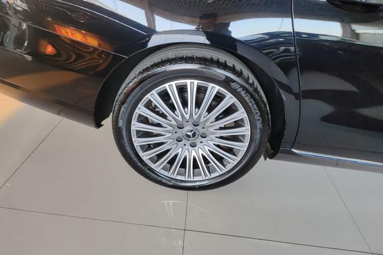 Used Mercedes-Benz E-Class 2022 Second Facelift E 300 L Fashion Edition
