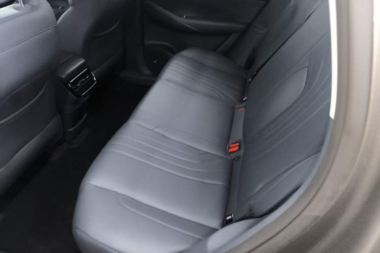 Used  E5 2024 440km Launch Edition
