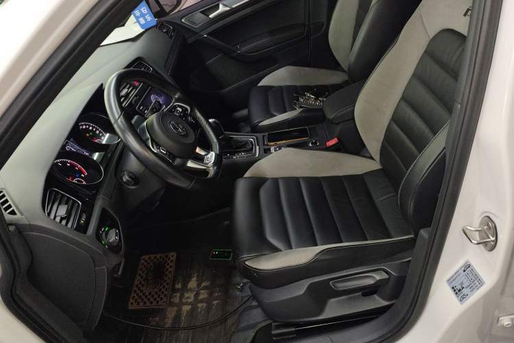 Used Volkswagen Golf 2017 280TSI Automatic R-Line Million-Vehicle Commemorative Edition
