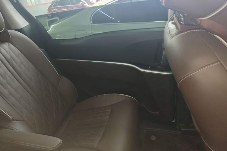 Used Buick GL8 2022 Land Business Class 652T Luxury Model
