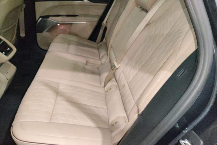 Used Cadillac LYRIQ 2022 Rear-Drive Long-Range Prestige Edition
