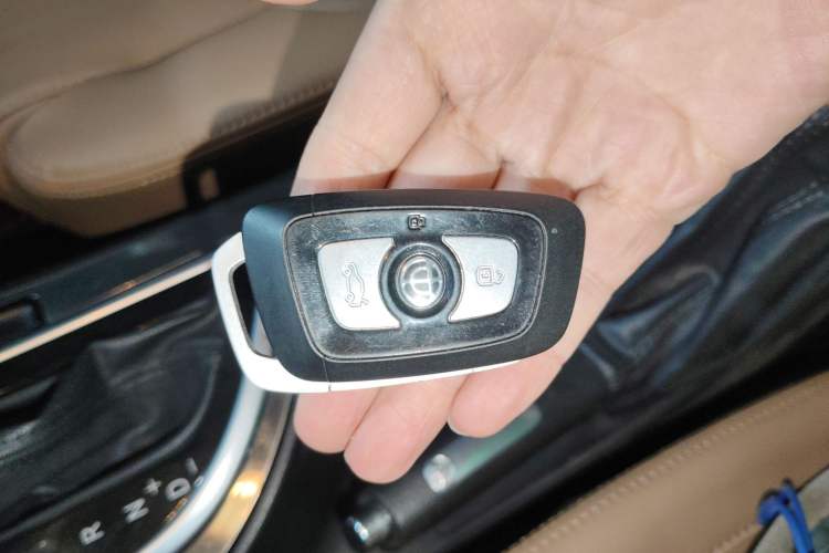 Used Brilliance V5 2016 1.5T Automatic Two-Wheel Drive Smart Version
